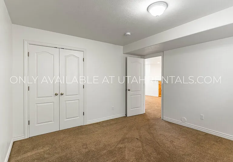 692 E 180 N — Photo 29