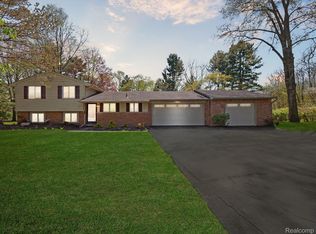 3958 Napier Rd, Canton, MI 48187