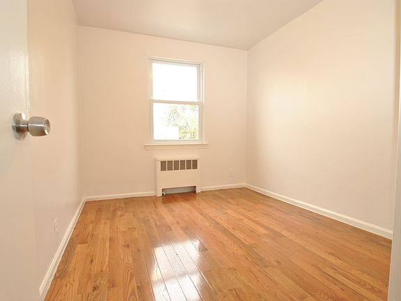 4th image of 2751 Fenton Ave
