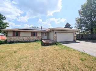 4367 Straw Ln, Roscoe, IL 61073