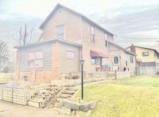 833 N Main St, Uhrichsville, OH 44683