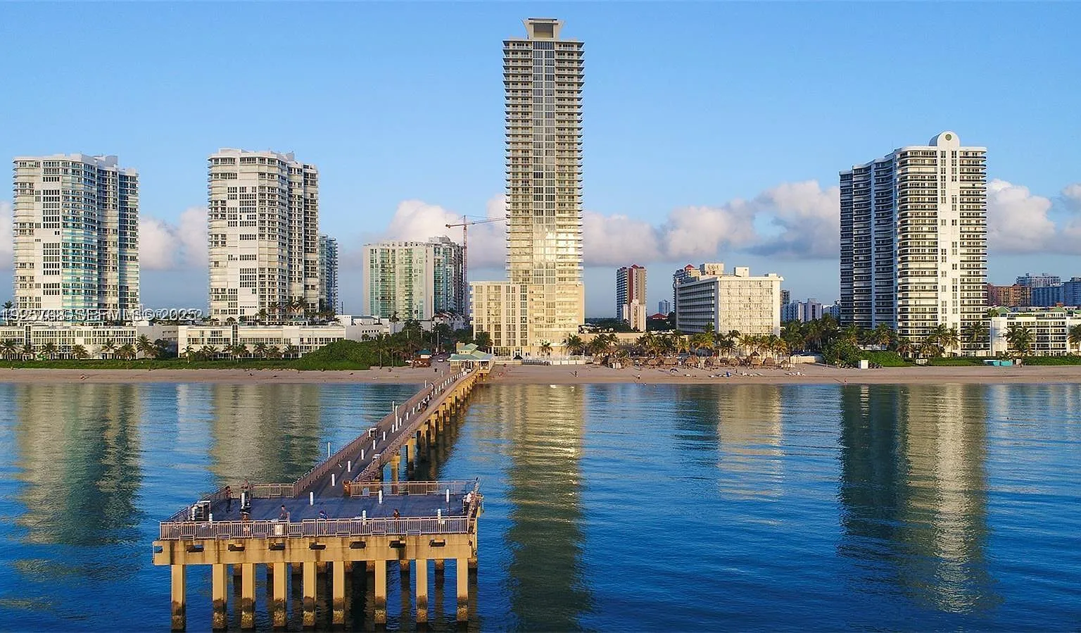 La Perla Condo — Photo 1