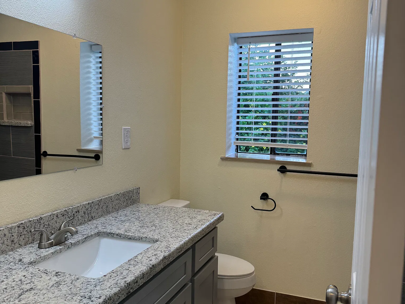 542 W Polk St — Photo 4