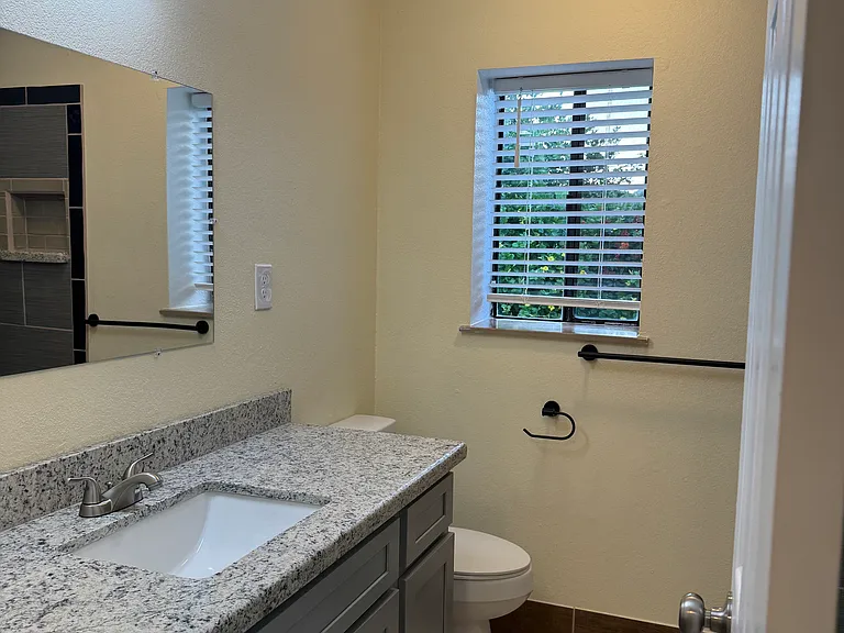 542 W Polk St #9 — Photo 4