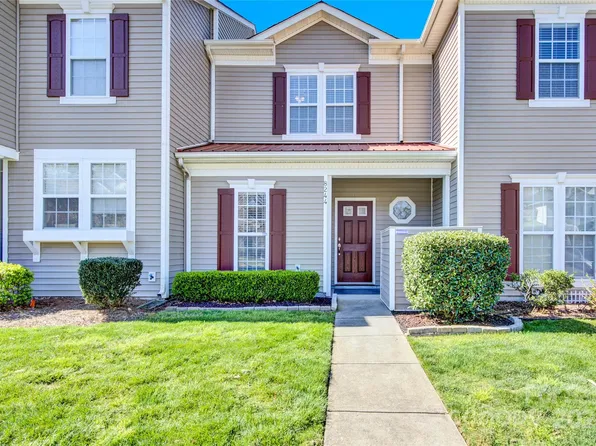 8244 Carob Tree Ln, Charlotte, NC 28215