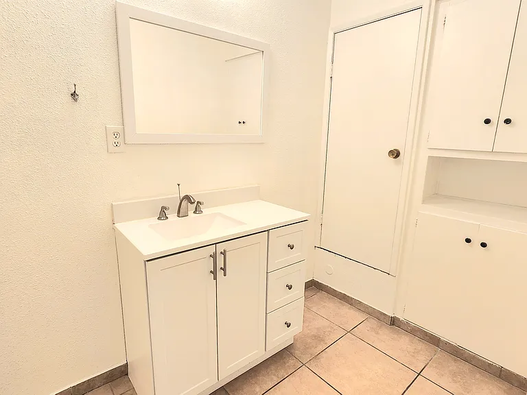 1002 N Merced Ave — Photo 9