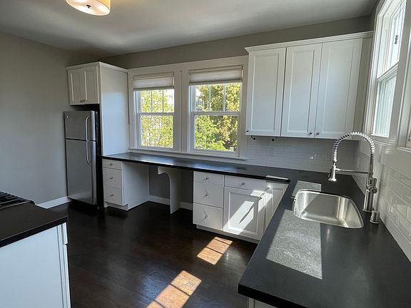 2nd image of 1509 Newlands Ave APT 3