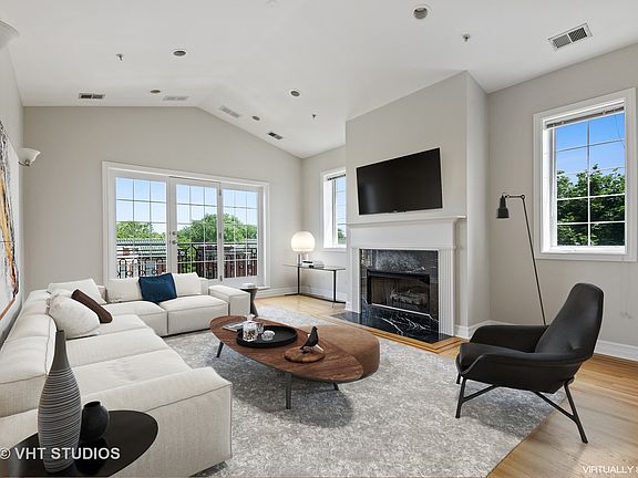2nd image of 602 Hinman Ave APT 4S
