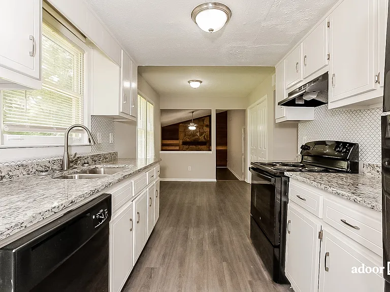 4087 Hunt Way — Photo 3
