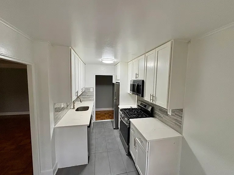 192-45 71st Cres #2C — Photo 5