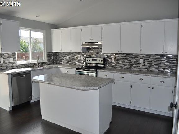4th image of 16501 NE 78th Way