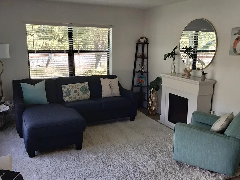 1150 NE County Line Rd — Photo 3