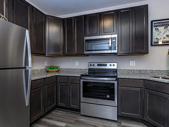 4th image of 44985 Hamptons Blvd APT 212