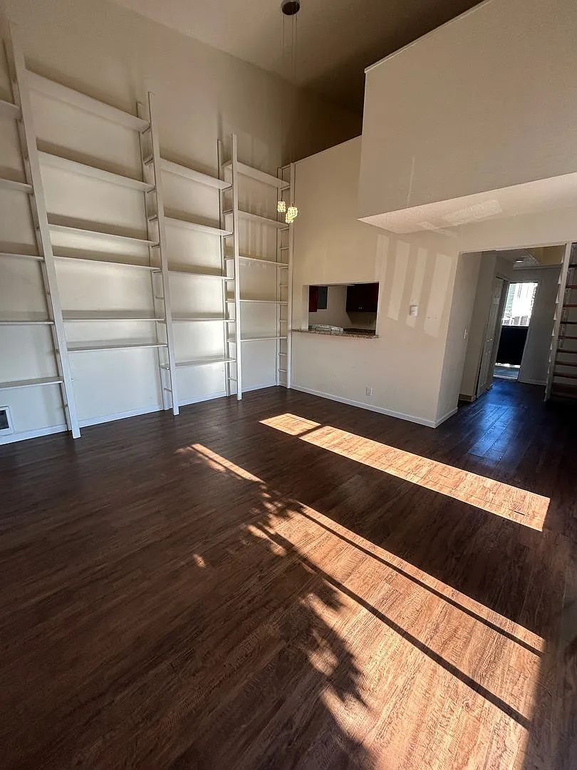 Hoven Apartments — Photo 1