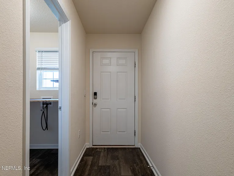 2446 Oak Stream Dr — Photo 4