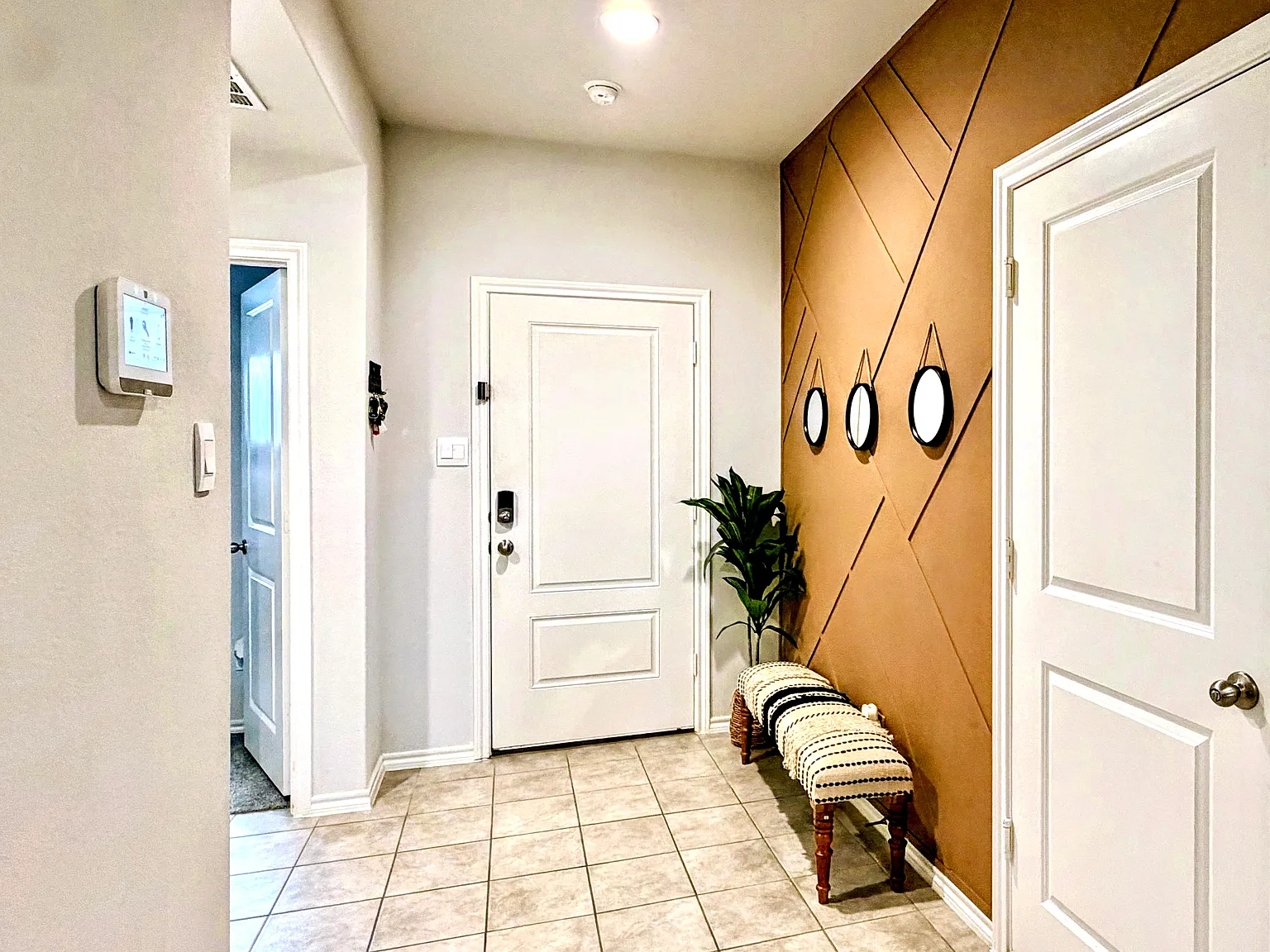 4 bed, 2081 sqft, $2,450 — Photo 4