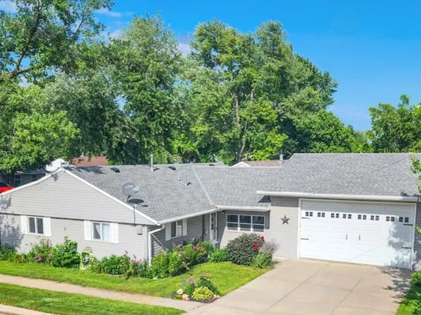 1301 Holiday Dr, Carter Lake, IA 51510
