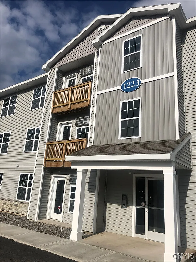 2 bed, 2.0 bath, 1100 sqft, $1,650 — Photo 2