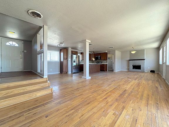 3rd image of 3236 Titanic Ave