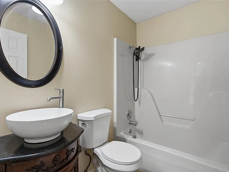 1919 N Radcliffe Ave — Photo 23