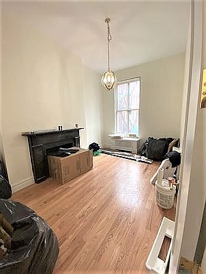 3rd image of 145 E 61st St #1