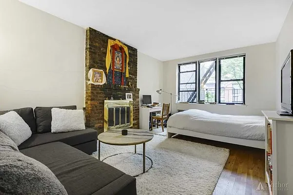 Rented by Anchor Associates | media 14