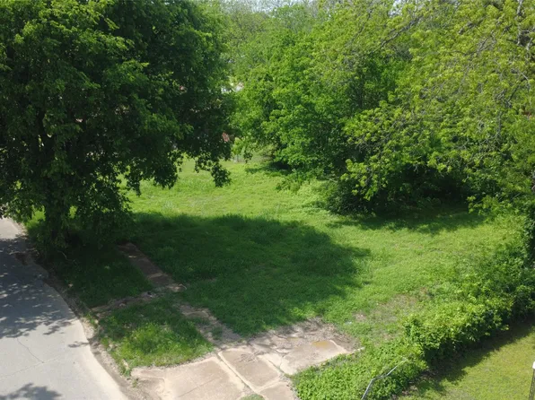 611 W Johnson St, Denison, TX 75020