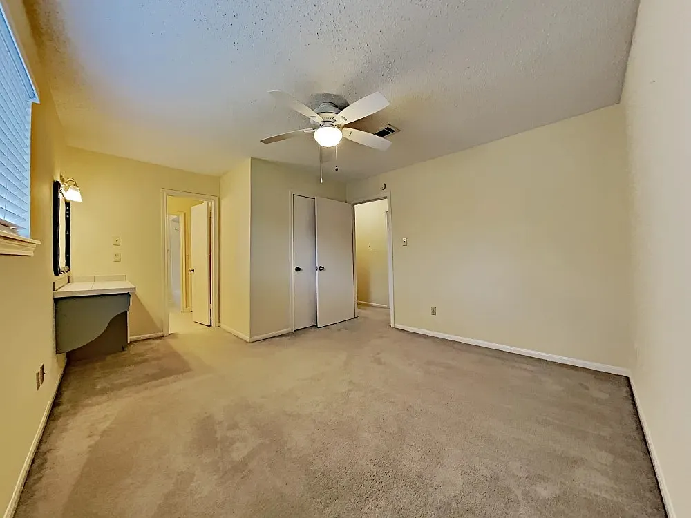 4 bed, 2.5 bath, 2831 sqft, $1,350 — Photo 3