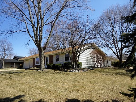 2nd image of 203 S Braintree Dr