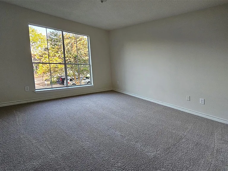 2202 Cherry Hill Ct — Photo 18