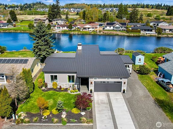 3rd image of 8248 Cowichan Road