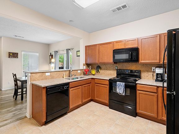5th image of 10823 Crissy Field Way NE