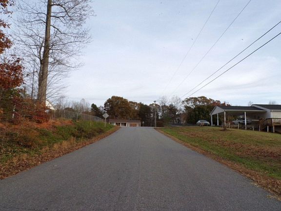 5th image of 101 Cole Ln