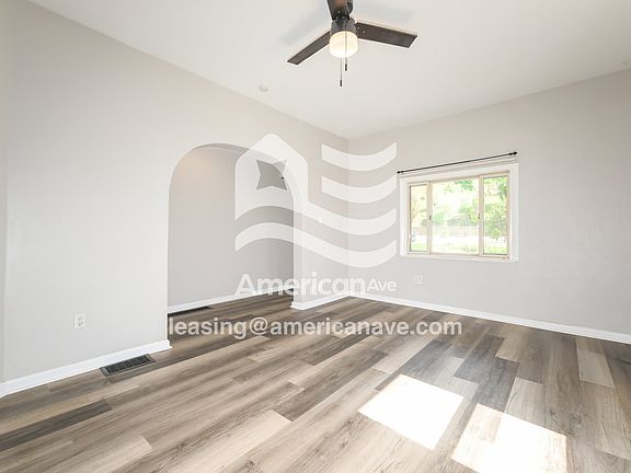 1289792_005_living_room_5.jpg
