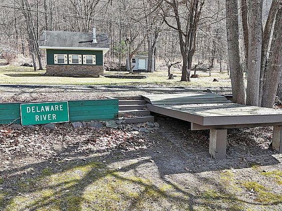2nd image of 860 River Road