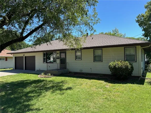 320 N Olive St, Nevada, MO 64772
