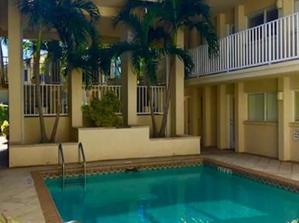 175 5th Ave S #3, Naples, FL 34102