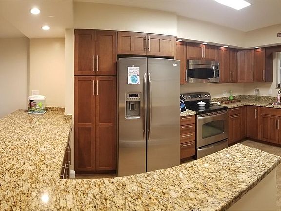 5th image of 1405 N 15th Ave #12