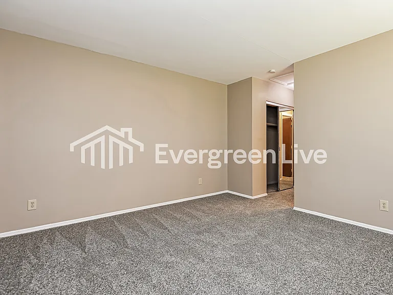 1262 Firethorne Dr — Photo 6