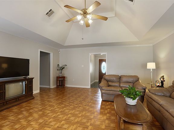 4th image of 452 Southdown West Blvd