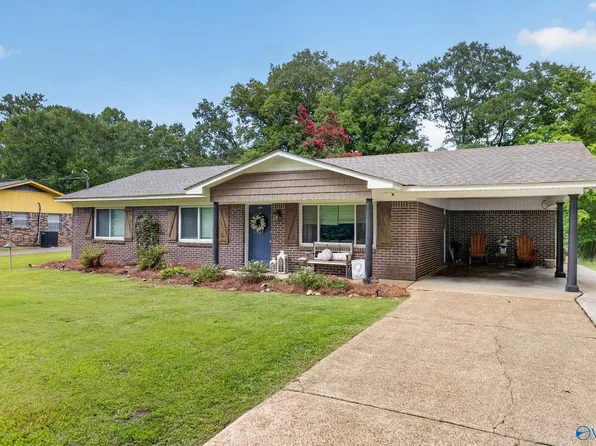 2129 Cove Cir E, Hokes Bluff, AL 35903