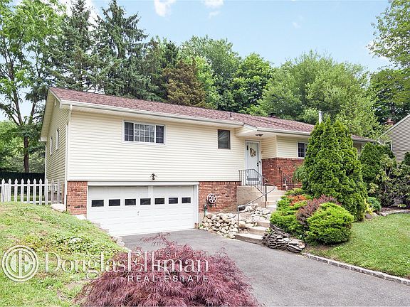 3rd image of 9 Renville Ct