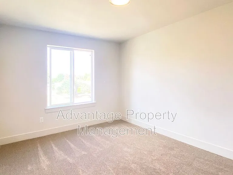 1786 S 9th St — Photo 14