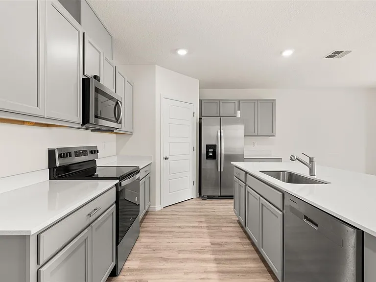 1078 Clay Blvd — Photo 12