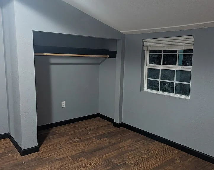 105 E Adoue St #1 — Photo 9