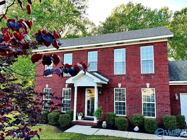 144 Pineforest Ln, Huntsville, AL 35811