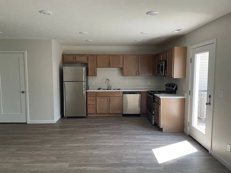 1512-1728 Apple St — Photo 7