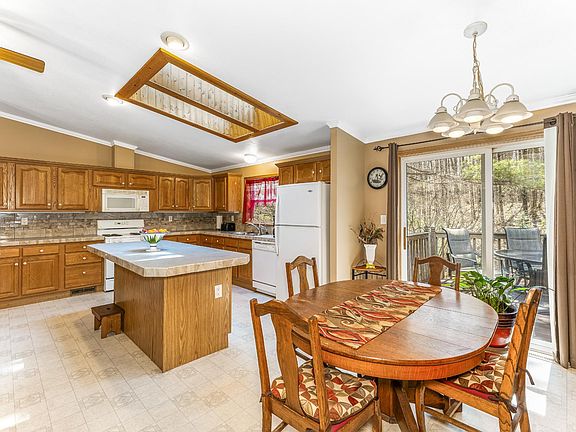 3rd image of 9803 Clearview Ct