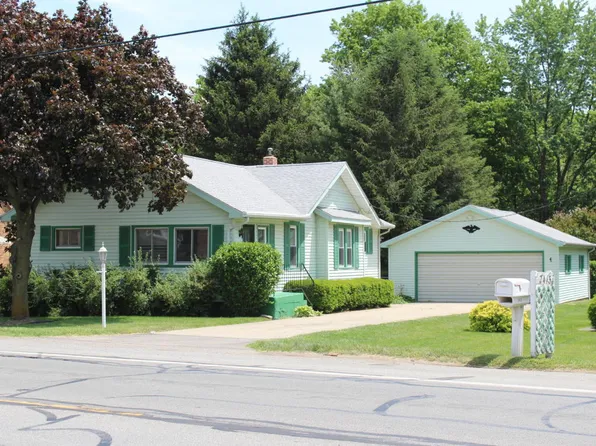 2413 N 5th St, Niles, MI 49120