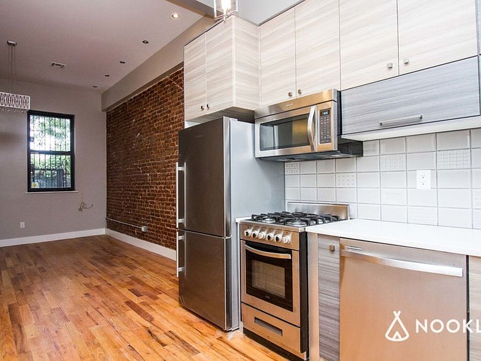 1st image of 195 Menahan St #1